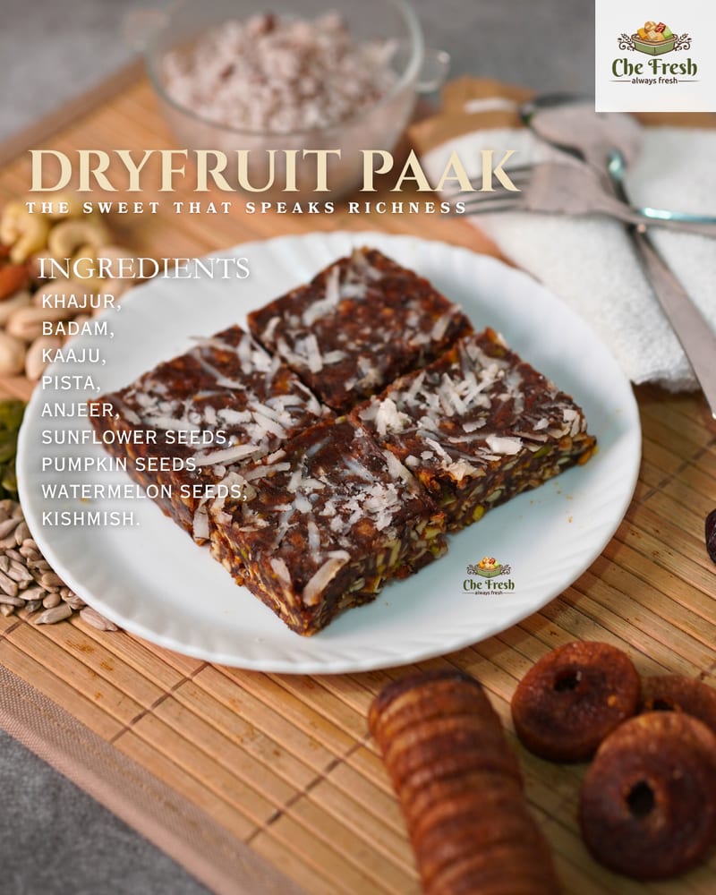 Dried-fruit paak on a plate with ingredient text
