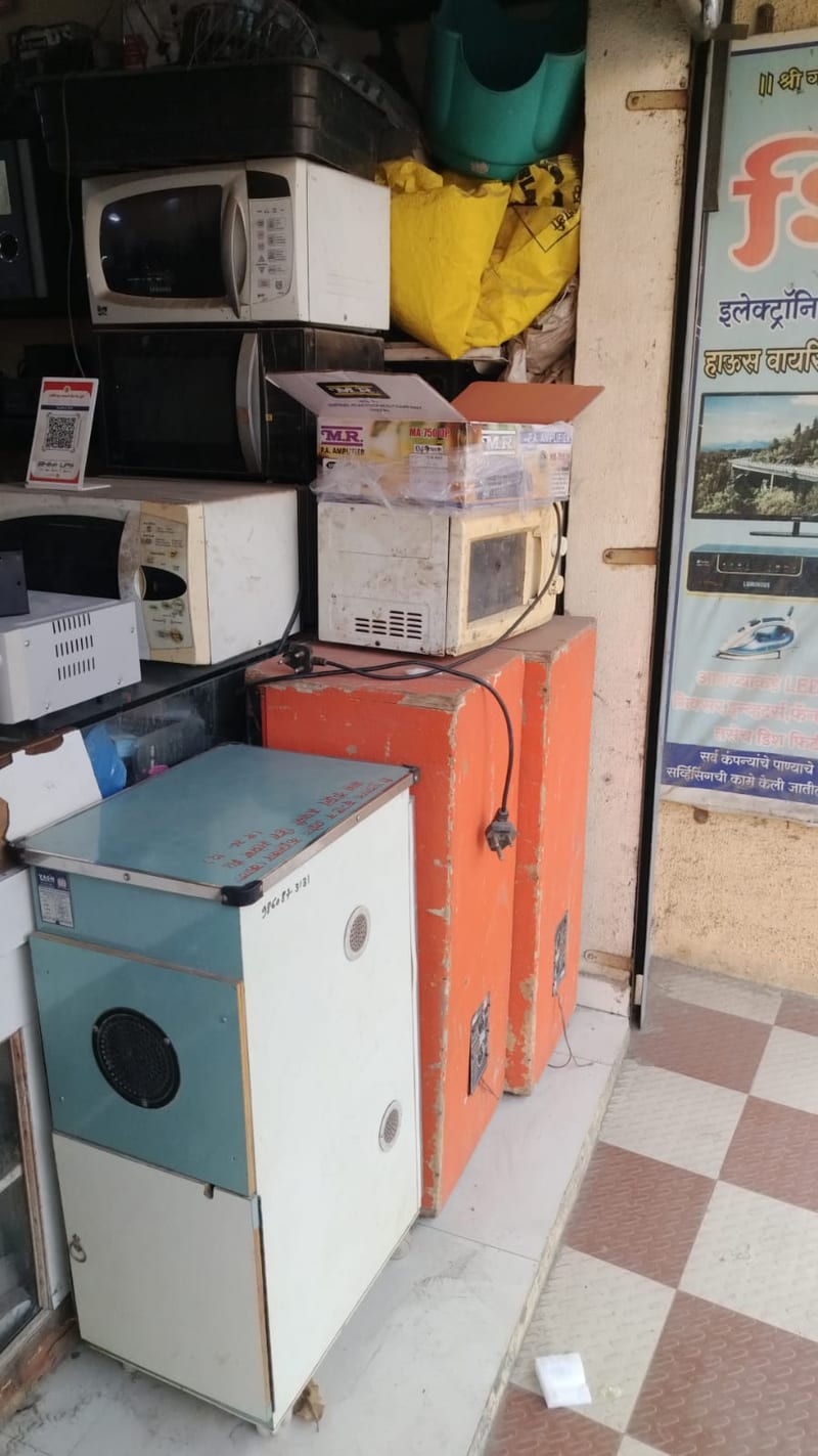 Used household appliances displayed at the entrance of Shiv Electronics in Wagholi, Pune