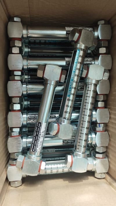 Metal fittings and cylindrical measuring components packed in a cardboard box