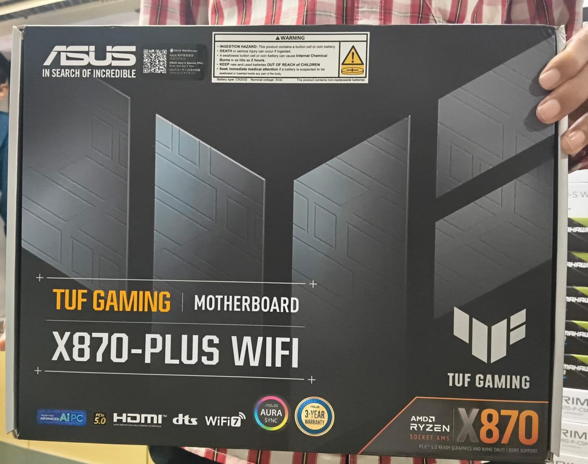 Corsair Vengeance DDR5 32GB 5200MHz RAM package in a display case